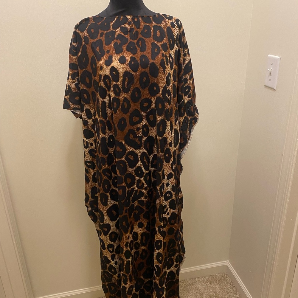 Elegant Leopard Print Maxi Dress